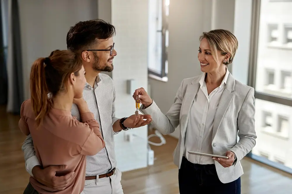 Real estate agent using digital marketing tools to attract more buyers and sellers